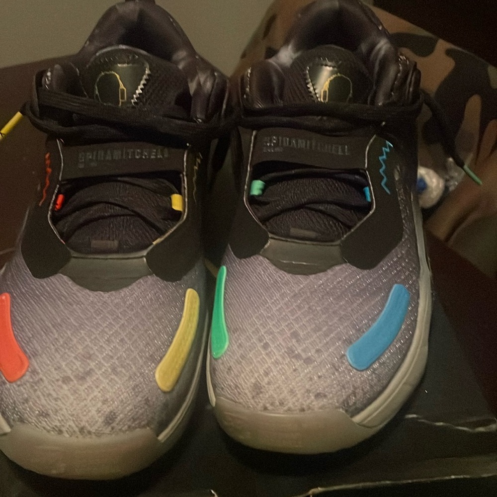 Basketball shoes D.O.N issue 3 Xbox 360 color ways
